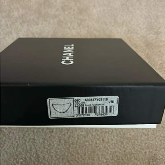 **SOLD**
NWT Vintage CHANEL Faux Pearl and CC Logo Necklace - Picture 7 of 7